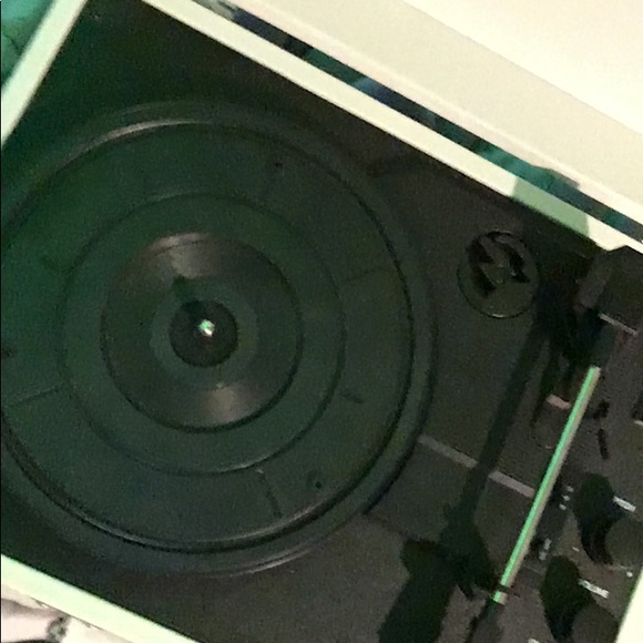 Crosley record player white suitcase like - Picture 3 of 4